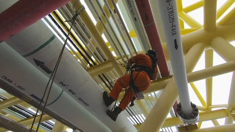 Working at height. Video stock 99139261