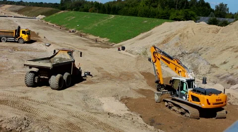 Working with a  huge excavator Video stock 41449392