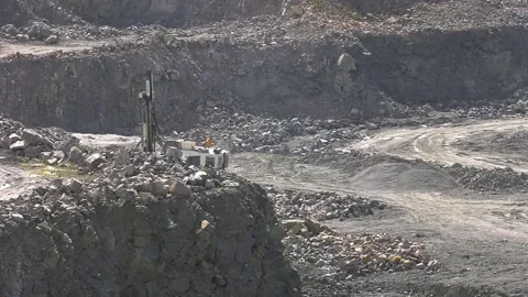 Working hydraulic excavators in the mine. Video stock 101604803