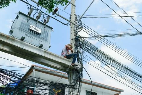 Working to install CCTV system Foto stock