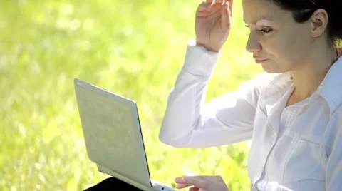 Working on lap Видео 11286731