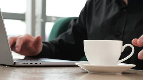 Working on a laptop with a cup of coffee Vidéo 200839497