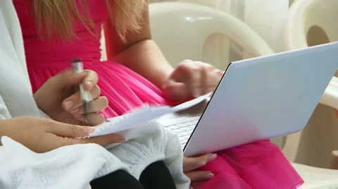 Working with laptop 스톡 동영상 995561