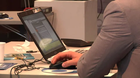 Working with laptop. Vidéo 32219815