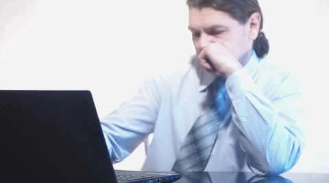 Working on a laptop Vídeo Stock 35713363