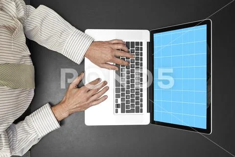 Working on laptop - View from above PSDテンプレート