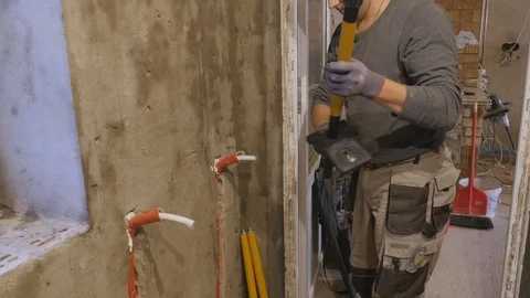 Working with a laser level makes markings on the wall Stock Footage 86447836