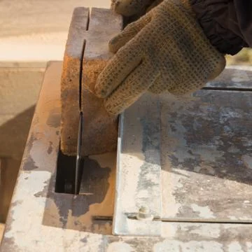 The working on the machine cuts the stone, laser disk Stock-Fotos