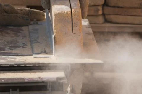The working on the machine cuts the stone, laser disk 스톡 사진