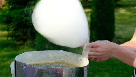 Working man making cotton candy during holiday festival Stock-Footage 111421146