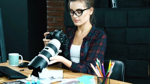 Working in office alone concept Video stock 92104230