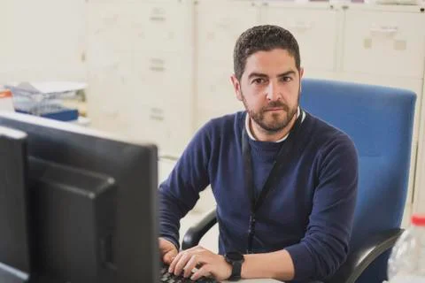 Working office worker looking for portrait Foto stock