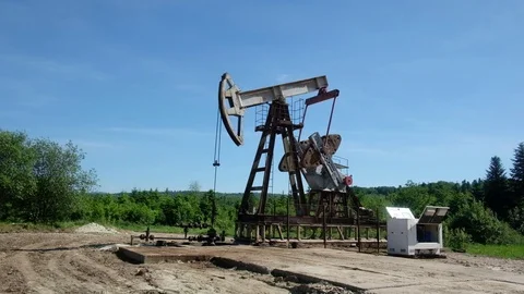 Working oil pump 스톡 동영상 82037093
