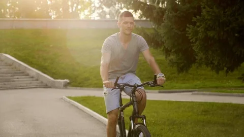 Working out on a bike. Video stock 95515978