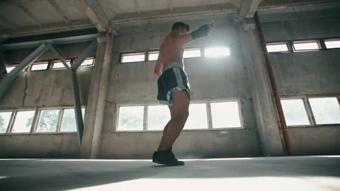 Working out with Rope Stockbeeldmateriaal 91793469