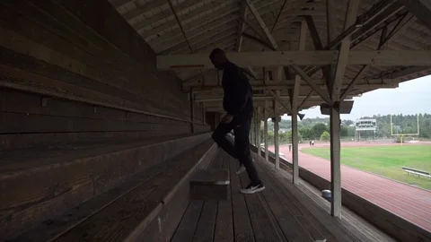 Working out on stairs Vidéo 86887137