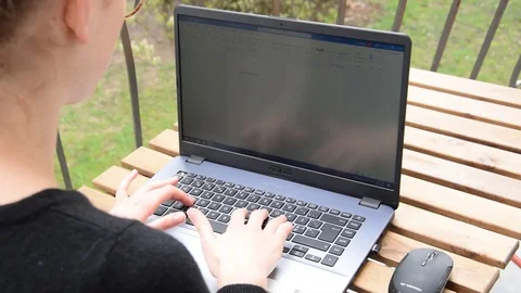 Working outside on laptop Stock Footage