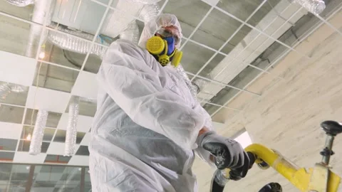 Working process at a construction site. Workers in protective suits are grinding Vidéo 155655912