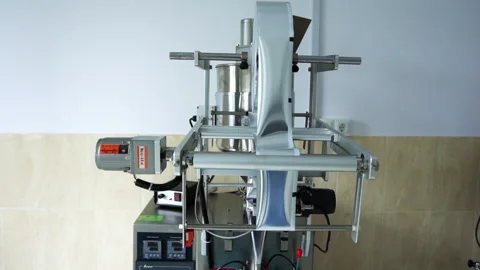 The working process of the metal technical device at the enterprise for packing  Video stock 132352087