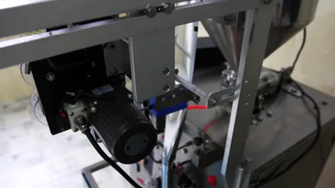 The working process of the metal technical device at the enterprise for packing  Video stock 132352522