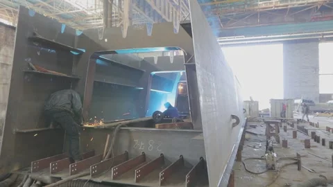Working process in the workshop of steel structure factory. Welders welding Video stock 313938207