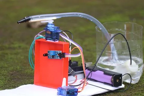 Working prototype of a fire detection and water spraying robot 스톡 사진