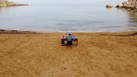 Working Remotely from the Beach during Coronavirus Slow Motion Видео 128329290
