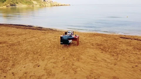 Working Remotely from the Beach during Covid 19 Видео 128329069