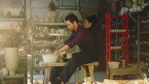 Working Routine of Two Potters Vídeo Stock 169410299