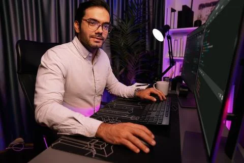 Working smart IT developer analyzing data software development on pc. Surmise. Stockfoto's