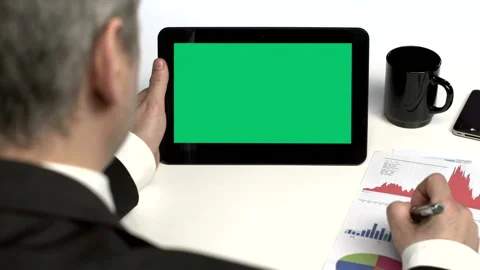 Working with tablet green screen  Vídeo Stock 210194329