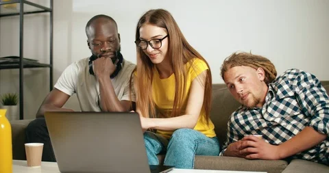 Working in Team 動画素材 108998984