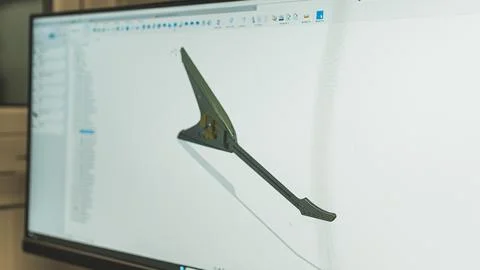 Working on the triangular electric guitar model on the computer, 3D model Foto stock