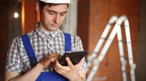 Workman Builder uses the tablet Stock Footage 61583326