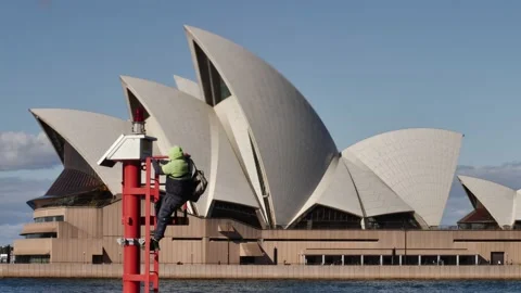 Workman climbs down from changing bulb and Sydney Opera House slow motion Video stock 201604394