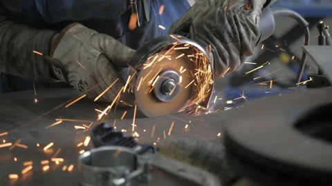 Workman cutting a metal with grinder. Worker's hands cutting with grinder.  Stockbeeldmateriaal 139288954