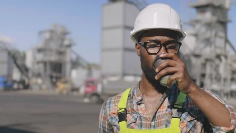 Workman having lunch outside Stock Footage 114346539