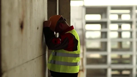 Workman knocks his head against the wall Stock Footage 83889161