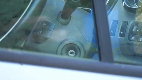 Workman starts van Stock Footage 116115477