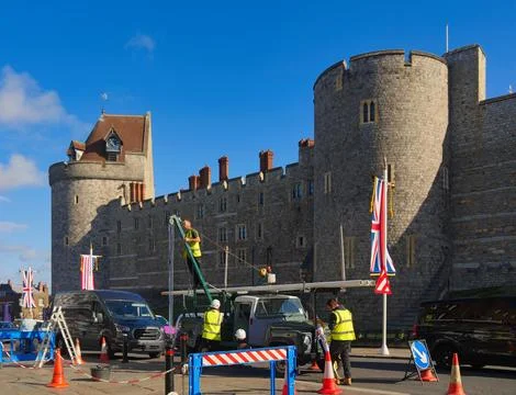 Workmen setting up scaffolding out outside Windsor Castle in preparation fo.. Stock Photos