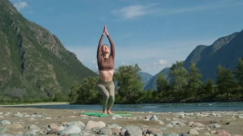 Workout outdoors, exercising in nature. Stock-Footage 285227870