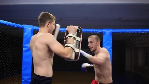 Workout with a partner Video stock 71982011