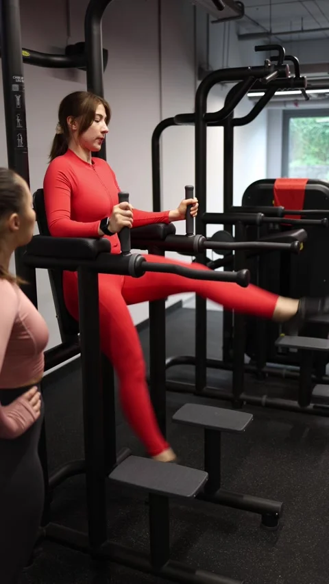 Workout partner motivates hanging leg raises Stock Footage 337956845
