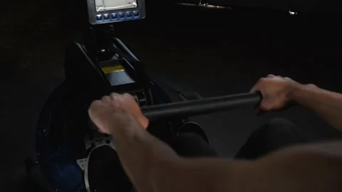 Workout on rowing machine Stockbeeldmateriaal 160041029