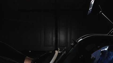 Workout on rowing machine Stockbeeldmateriaal 160041661