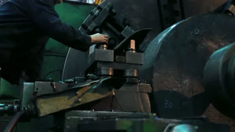 Workpiece processing on lathe 库存影片 100333234