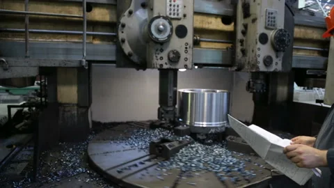 Workpiece processing on turning-and-boring lathe 库存影片 100497062