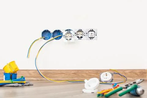 Workplace electrician. the process of installing sockets in the apartment Foto stock