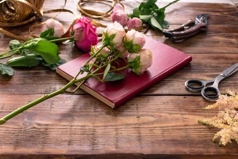 The workplace of the florist to work. Side view. Making floral decorations. F Stock-Fotos