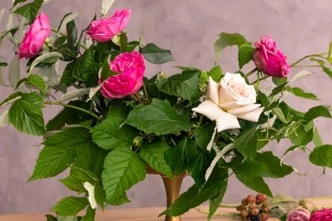 The workplace of the florist to work. Side view. Making floral decorations. F Stock-Fotos